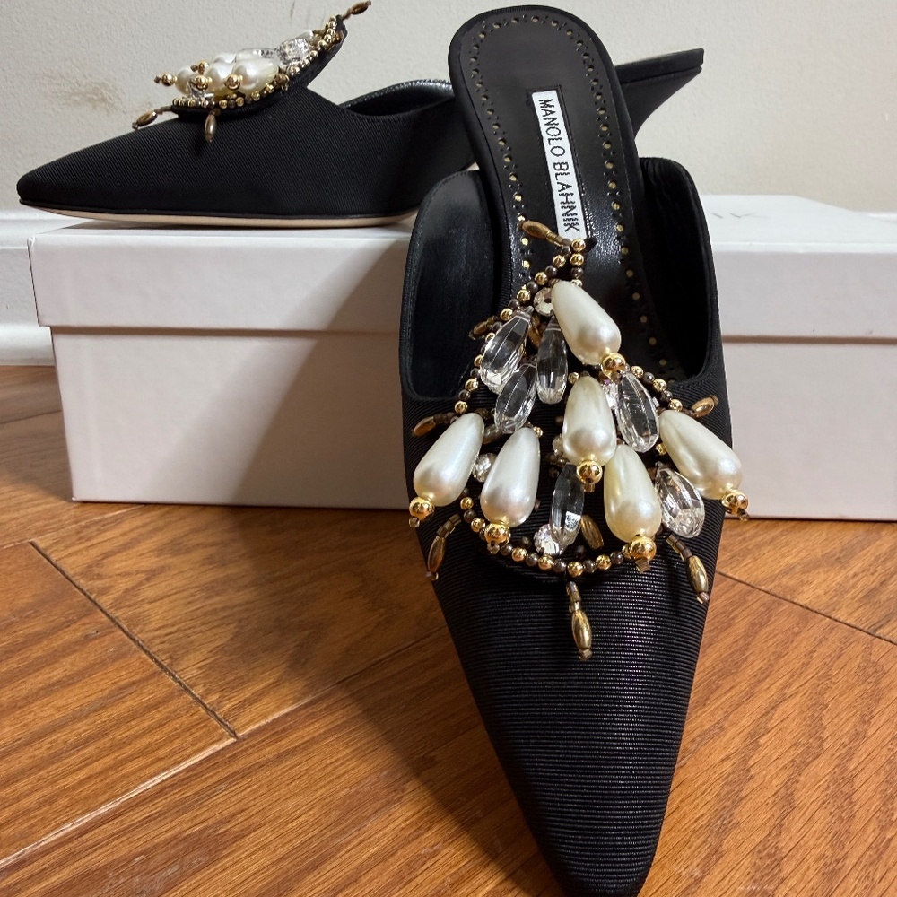 Manolo Blahnik kitten hill shoes